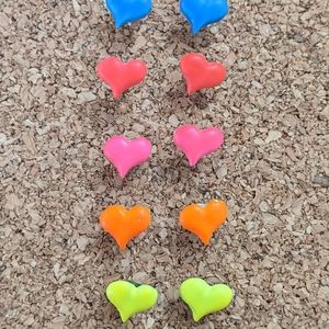 3/20$ Set Of 5 Rainbow Heart Earrings NWOT 🌈